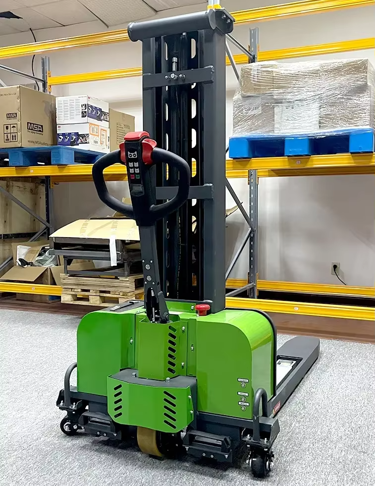 Scegli il nostro stacker autocaricante!