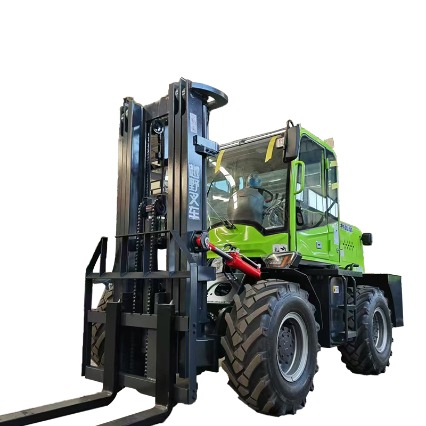 Carrello elevatore fuoristrada a quattro ruote motrici